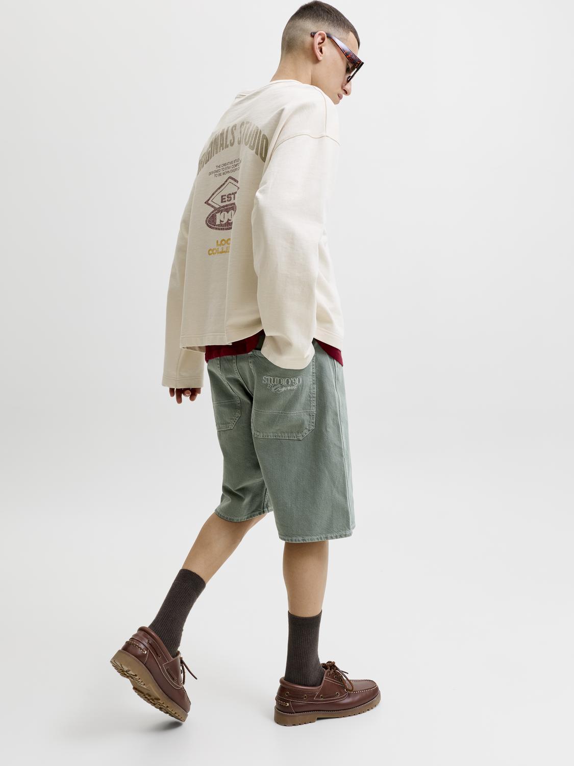 model_shot-creative
